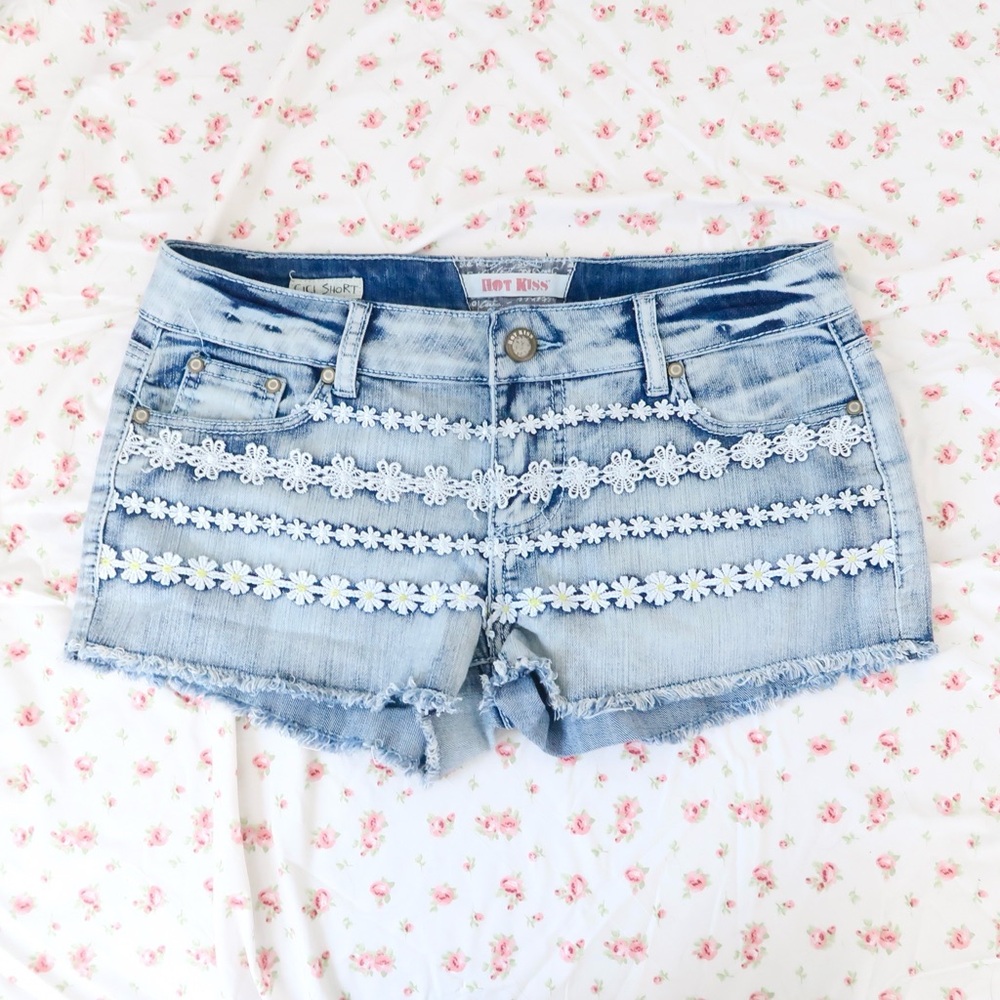 Y2K Hot Kiss Daisy Lace Trim Denim Shorts